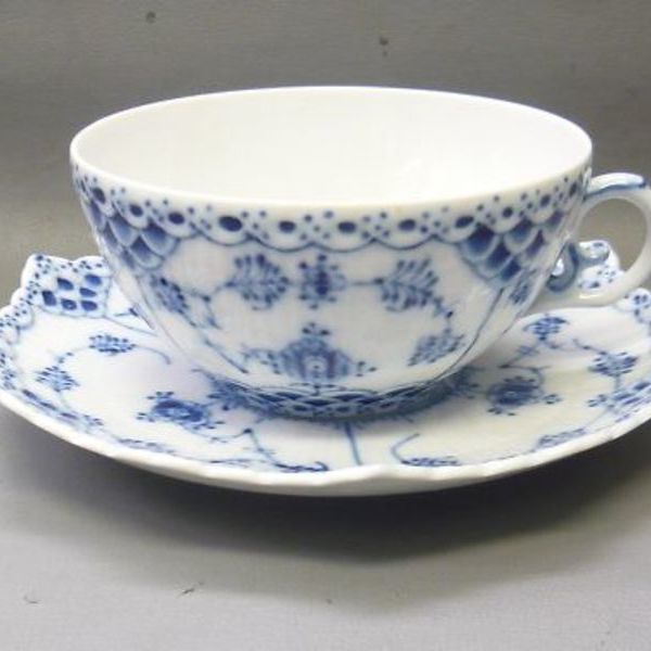 ロイヤルコペンハーゲン ブルーフルーテッドフルレース ティーカップ＆ソーサー　19,800円