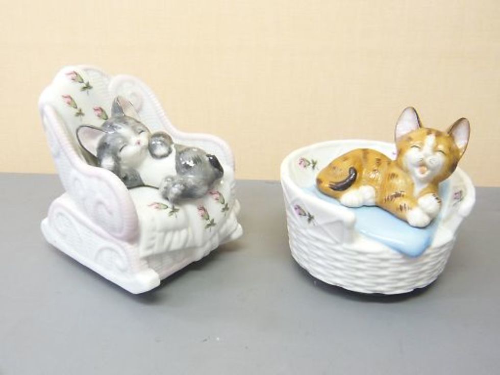 加籐工芸　陶器製　猫　オルゴールのサムネイル